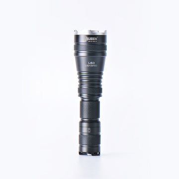 Lanterna de autodefesa LED com zoom L60 - 1200 lúmens